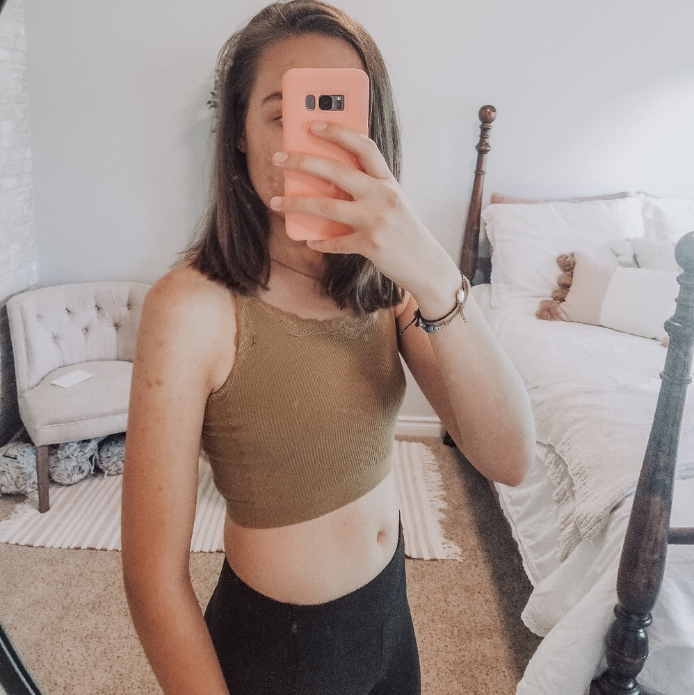 Like NEW Cropped Lace Trimmed Tank